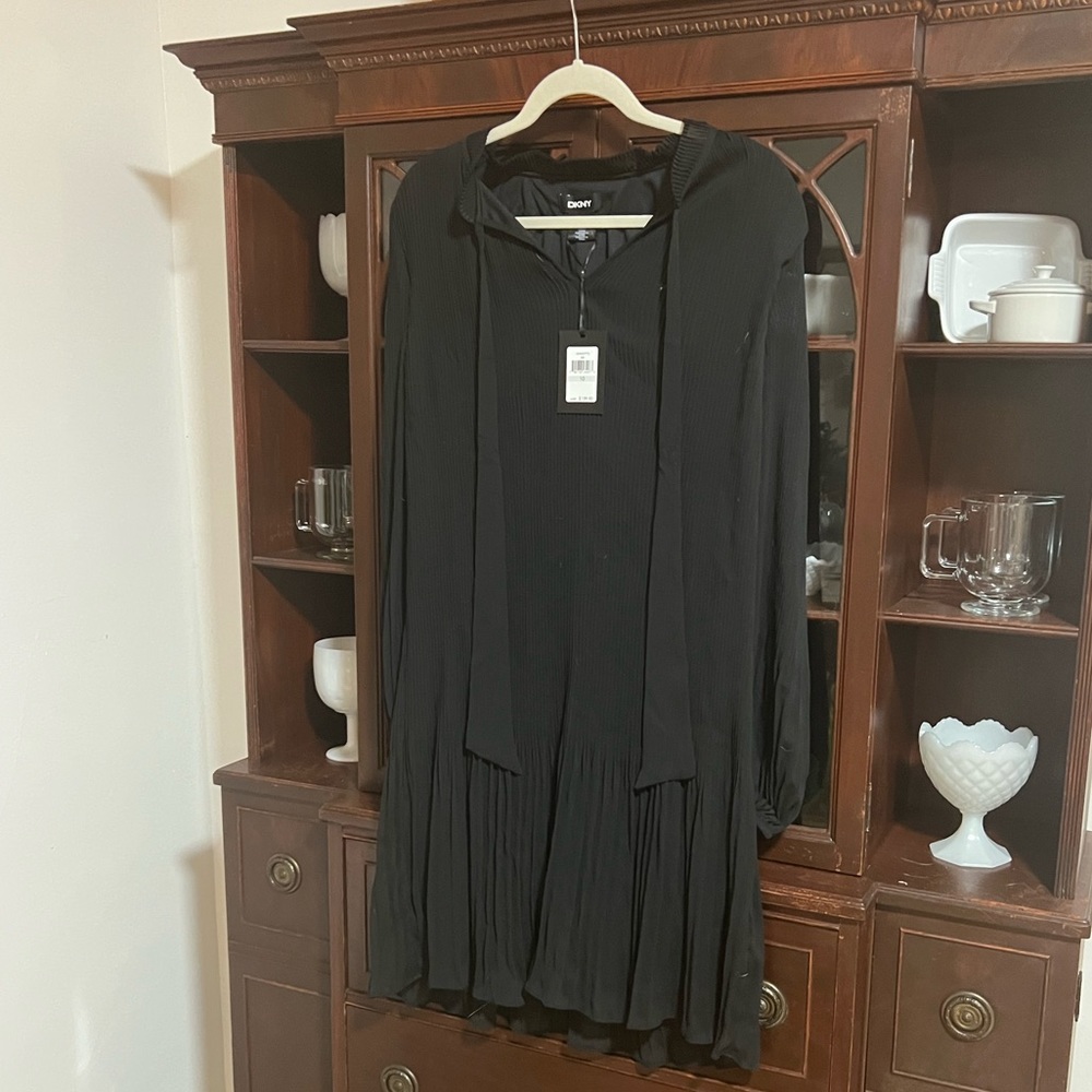 Black pleated ruffle long sleeve dress tie